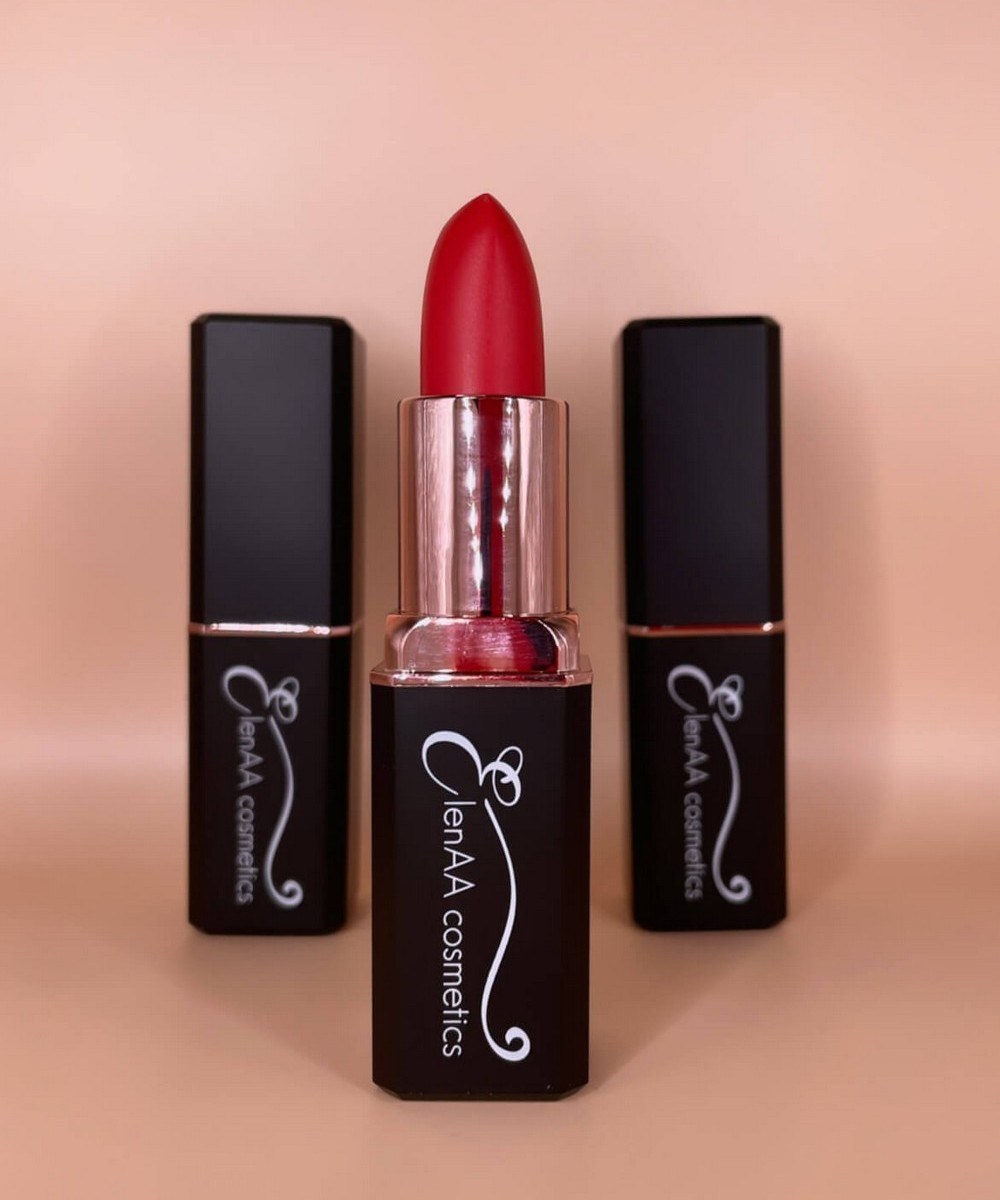 EM03-kiss-lipstick6